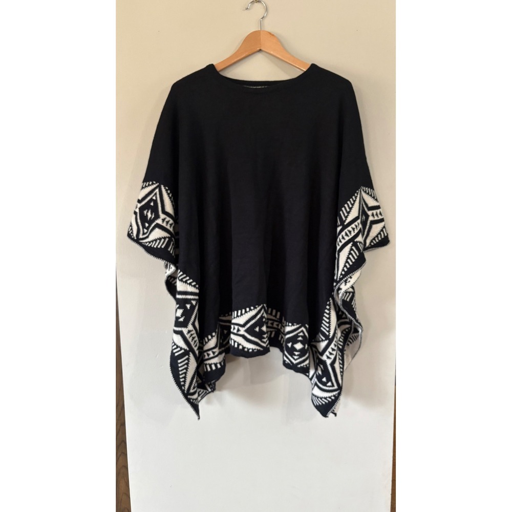 Do Everything In Love Anthro Black White Geometric Knit Poncho Sweater One Size
